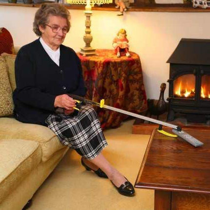 The Helping Hand Company Classic Pro sniedzamības palīglīdzeklis ar 82 cm garu rokturi ir paredzēts vecāka gadagājuma cilvēkiem, cilvēkiem ar invaliditāti vai ikvienam, kam ir grūtības noliekties un sniegties.