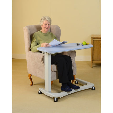 NRS Healthcare NRS EasyLift virsgultas/virskrēsla galdiņš, moderns, zils, N43577, regulējams augstums - izliekta ratiņkrēsla pamatne