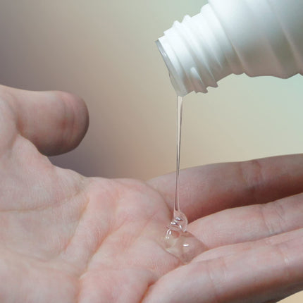 pjur WOMAN (100ml) - uz silikona bāzes veidots lubrikants sievietēm - tirpšanas sajūtai seksā un ilgākam baudījumam - ideāli piemērots jutīgai ādai