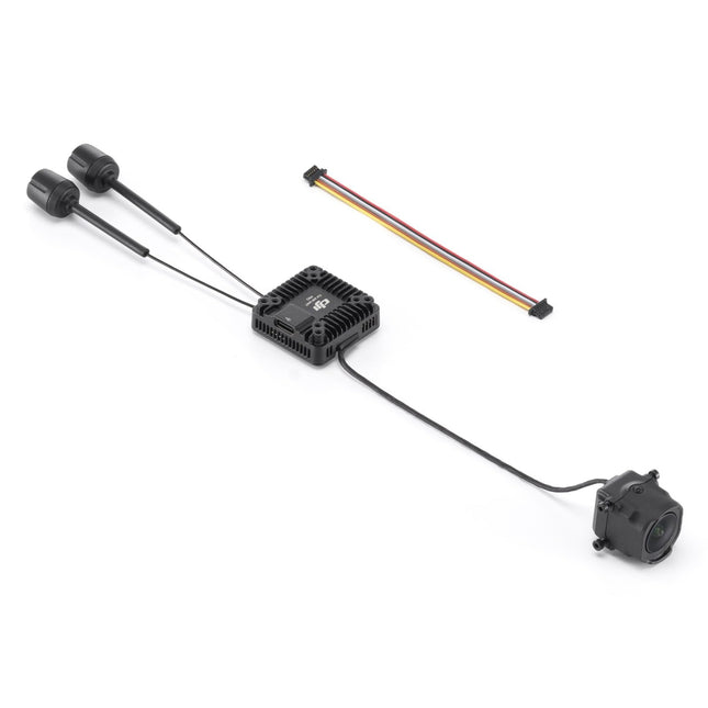 DJI O4 Air Unit Pro FPV droniem, digitālā pārraides sistēma, zema latentuma vērtība 15 ms, maksimālais darbības rādiuss 15 km, video ierakstīšana ar izšķirtspēju 4K/120 kadri/s, redzes lauks 155°, 1/1,3 collu CMOS sensors