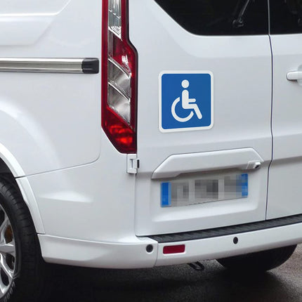 1x magnētiska zīme ratiņkrēsla lietotājam 15x15cm + 2x uzlīme invalīdu zīmei ar magnētisko foliju automašīnas ratiņkrēslam no STROBO