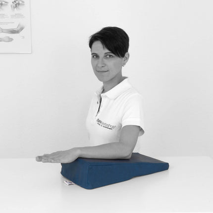 AFH rokas atbalsta ķīlis Kvalitāte | apm. 40 x 20 x 2–10 cm | augstas kvalitātes mākslīgās ādas pārvalks (zilā tirkīza krāsā)