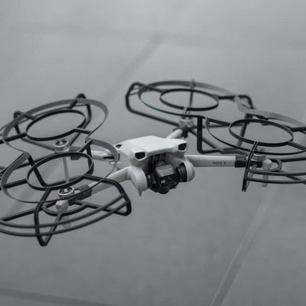 360° propellera aizsargs DJI Mini 3 Pro un Mini 3 kamerām — aizsargā lāpstiņas no triecieniem un bojājumiem.