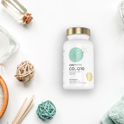 Koenzīms Q10 - augsta deva ar 250 mg vienā kapsulā. 120 vegāniskas kapsulas 4 mēnešu krājumā - bagātinātas ar biotīnu un niacīnu, lai veicinātu normālas ādas uzturēšanu un normālu enerģijas vielmaiņu.