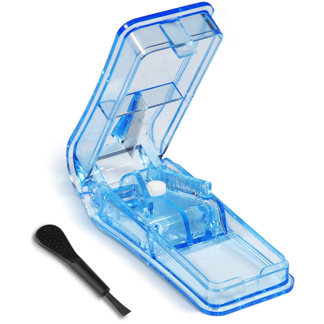 Opret tablešu sadalītājs lielām un mazām tabletēm, vitamīnu un zāļu tabletēm, sadalīts divās ceturtdaļās, zils