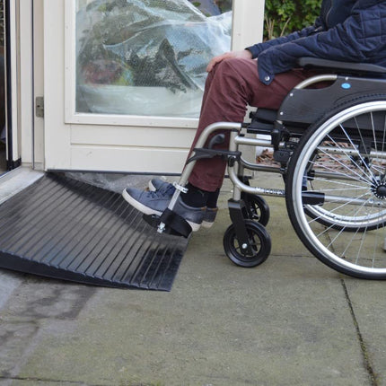 HomeCare gumijas sliekšņa rampa – (6 x 100 x 60 cm) – durvju sliekšņa rampa, cietas gumijas durvju rampa, ratiņkrēslu gumijas rampa, apmales rampa, piekļuves rampa, sliekšņa rampa ratiņkrēsliem un skrejriteņiem