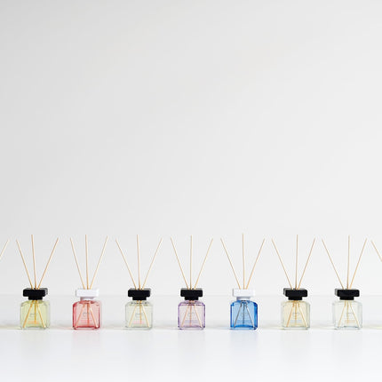 ipuro - Essentials istabas aromāts Saulains pludmales laiks 100ml | Telpas atsvaidzinātājs ar greipfrūta, citrona un baltā muskusa aromātu | Difuzors ar nūjiņām | Gaisa atsvaidzinātājs mājām