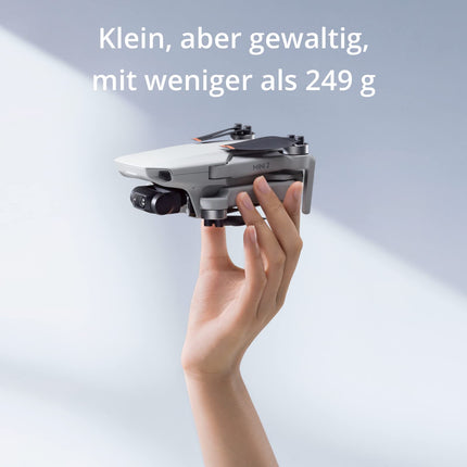 DJI Mini 2 Fly More Combo, īpaši viegls salokāms kameras drons, 3 asu stabilizators ar 4K kameru, 12 MP, 31 minūšu lidojuma laiks, trīs baterijas, OcuSync 2.0, 10 km HD video pārraide, drons iesācējiem, pelēks