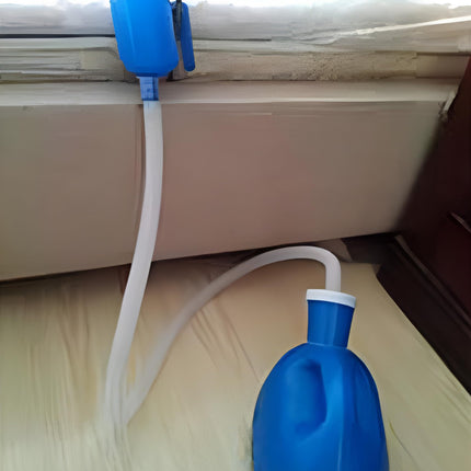 Daletu pisuāra pudele vīriešiem 2 litri ar skrūvējamu vāciņu, hermētiska, ērti lietojama ceļā, pisuārs sievietēm 2000 ml ar turētāju, liela urinēšanas pudele gulošiem cilvēkiem, kempings, automašīna (zila)