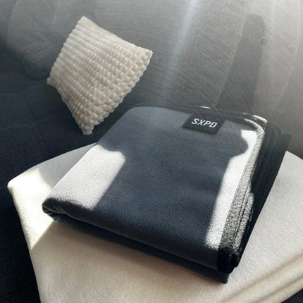 SXPD® — Seksa sega — Oriģinālā | pelēks 120x120cm | ūdensnecaurlaidīga mīlas sega, kas izgatavota no mīkstas polārās vilnas | Matrača virsmatracis — mazgājams, absorbējošs un ilgtspējīgs | Oeko-TEX® standarts 100