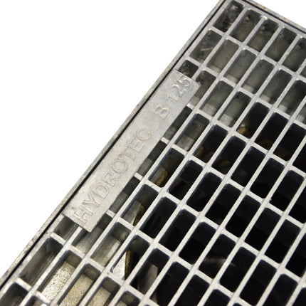 HYDROTEC profesionālā pagalma noteka 300x300 W125 panelis ar cinkotu režģi