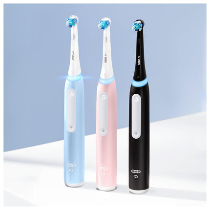Oral-B iO Series 3 elektriskā zobu birste, 3 tīrīšanas režīmi mutes dobuma kopšanai, magnētiskā tehnoloģija, ceļojumu maciņš, Braun dizains, Stiftung Warentest TESTA UZVARĒTĀJS (12.2024.), matēti melna