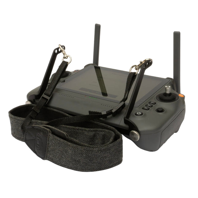 Robotika — plecu siksna DJI RC Plus kontrolierim, neslīdoša horizontāla piekare, ātra montāža, melna anodēta, alumīnijs