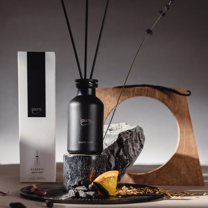ipuro - klasiskais istabas aromāts Noir - 75ml | Austrumu istabas atsvaidzinātājs ar rožu, pačūlijas, sandalkoka, eikalipta un kokosriekstu aromātu | Difuzors ar nūjiņām | Gaisa atsvaidzinātājs mājām