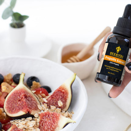 BEE&amp;YOU propolisa tinktūra, propolisa pilieni 20% (30ml) standartizēti, piedevas, propolisa ekstrakts, kas bagāts ar labvēlīgajiem polifenoliem un flavonoīdiem, pievienojams muslim un jogurtam.