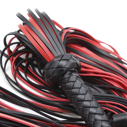 Ādas pātagas partnera pavedināšanas pātagas seksa rotaļlieta, verdzības spēles klasiskā SM pātagas verdzības flogger, melna/sarkana, garums 64,5 cm