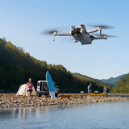 DJI Mini 3 (DJI RC) – viegls un salokāms mini kameras drons ar 4K HDR video, 38 minūšu lidojuma laiku, patiesi vertikāliem kadriem un inteliģentām funkcijām, C0