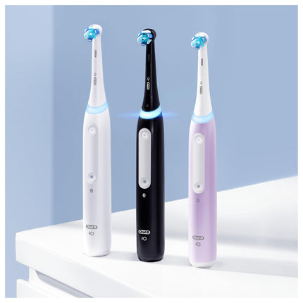 Oral-B iO Series 4 Plus Edition elektriskā zobu birste, PLUS 3 birstes galviņas, 4 tīrīšanas režīmi, ceļojumu maciņš, Braun dizains, matēti melna