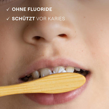 WELEDA organiskā bērnu zobu pasta – vegāna dabīgā kosmētiskā zobu pasta bez fluorīda piena zobu un smaganu kopšanai mazuļiem un zīdaiņiem. Zobu pasta bez fluorīda kariesa novēršanai (1x 50ml)