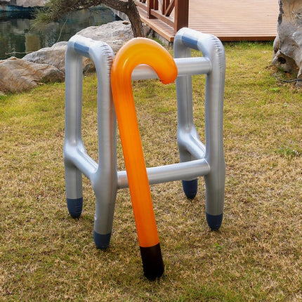 Piepūšams rollators, piepūšams nūja, piepūšams nūja, piepūšams iešanas palīglīdzeklis — ideāls komplekts jūsu kostīmam kā vecmāmiņai vai vectētiņam karnevālā vai kā joks dzimšanas dienā.