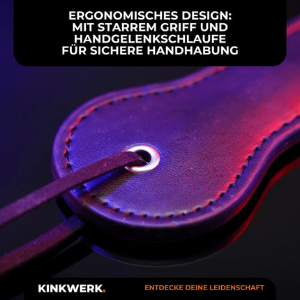 KINKWERK pēršanas airiņš (ar uzrakstu) no augstas kvalitātes sintētiskās ādas vīriešiem un sievietēm | Ergonomisks dizains ar plaukstas siksniņu | Daudzfunkcionāls BDSM aksesuārs (VERGS)