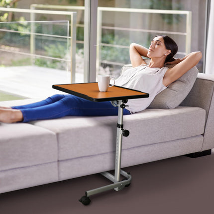 Stock-Fachmann® sānu galdiņš, augstumā regulējams galds aprūpes gultai, galds klēpjdatoram, galds slimnīcai, rehabilitācijas galds, naktsskapītis uz ritentiņiem, pārvietojams sānu galdiņš aprūpes gultai. Krāsa balta vai brūna. Celtspēja līdz 18 kg.