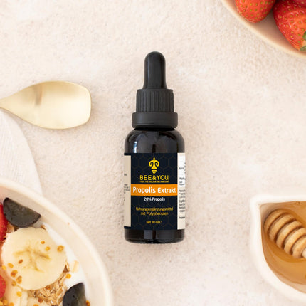 BEE&amp;YOU propolisa tinktūra, propolisa pilieni 20% (30ml) standartizēti, piedevas, propolisa ekstrakts, kas bagāts ar labvēlīgajiem polifenoliem un flavonoīdiem, pievienojams muslim un jogurtam.