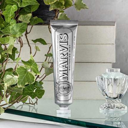 Marvis Whitening Mint zobu pasta, 85 ml, Balinoša zobu pasta veicina dabisku zobu balināšanu, zobu pasta noņem aplikumu un nodrošina ilgstošu svaigumu.