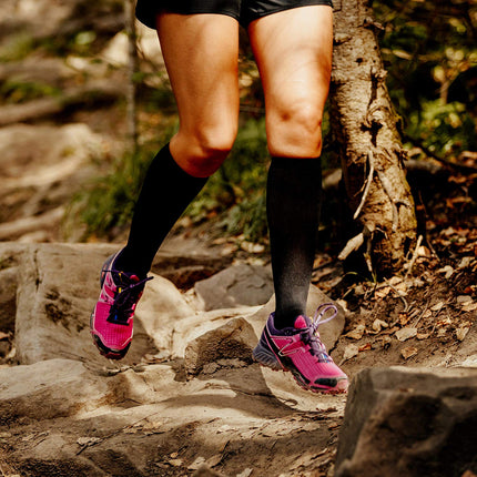 5 kompresijas zeķu pāri, ceļgalu zeķes, atbalsta zeķes, skriešanas zeķes sievietēm un vīriešiem, sportam, skriešanai, lidojumam, ceļošanai, grūtniecēm, medicīniskās kompresijas zeķes (melnas, M)