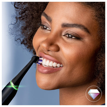 Oral-B iO Radiant White elektriskās zobu birstes uzgaļi, 6 iepakojumā, balinoši zobi, oriģinālais zobu birstes uzgalis Oral-B iO zobu birstēm, pastkastītei drošs iepakojums, melns